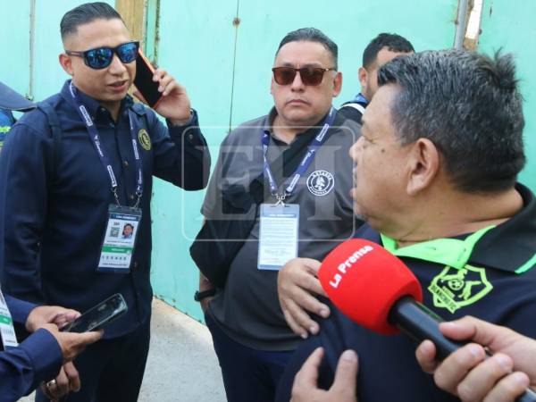 Momento donde Samuel García negaba el ingreso a Emilio Izaguirre.