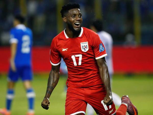 José Fajardo aprovechó el espacio y le dio el triunfo a Panamá en casa de El Salvador.