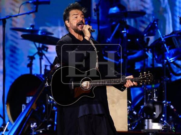 San Pedro Sula vivió una noche cargada de emociones este sábado 24 de octubre, cuando el cantautor guatemalteco Ricardo Arjona regresó al Estadio Francisco Morazán para reencontrarse con sus seguidores hondureños en el marco de su gira “Lo que el seco no dijo”.