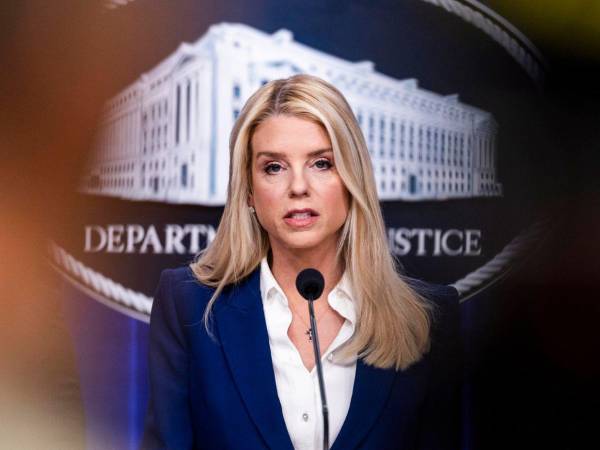 El presidente estadounidense, Donald Trump, anunció este miércoles que ha destituido a la fiscal general, Pam Bondi, a la que ha calificado como gran patriota y amiga leal, y que su cargo será ocupado de manera interina por el hasta ahora fiscal general adjunto, Todd Blanche.