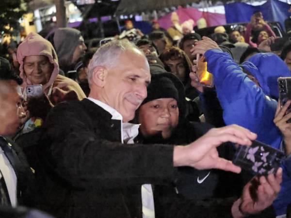 El presidente de Honduras, Nasry Asfura, participa en La Alborada en honor a la Virgen de Suyapa, patrona del pueblo hondureño.