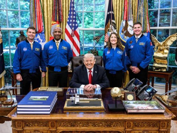 Los cuatro astronautas que realizaron un viaje de diez días alrededor de la Luna serán homenajeados el 28 de agosto en el Centro Espacial Johnson, en Houston, Texas.