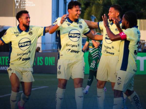 Luis Vega fue el encargado de abrir la goleada de los azules sobre el Verdes.