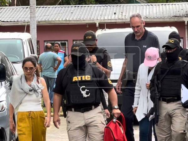 Luego de la audiencia inicial, una jueza dictó libertad provisional para el extranjero y tres hondureños.