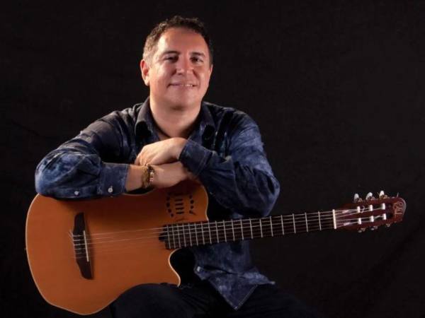 El cantautor hondureño Guillermo Anderson falleció un 6 de agosto de 2016. Su legado plasmado en 12 discos, es un homenaje a Honduras y a la naturaleza.