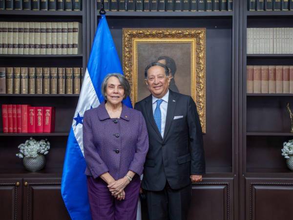 El Gobierno de Honduras, a través de la Cancillería, juramentó a tres nuevos embajadores con el objetivo de fortalecer las relaciones bilaterales con distintos países.
