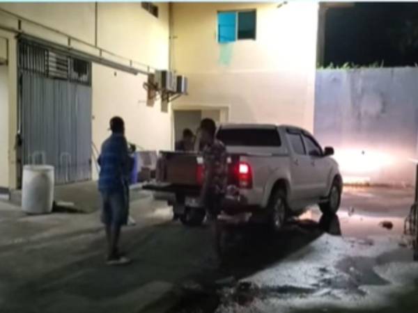 El cadáver de Edwin José Orellana, de 22 años de edad, fue retirado ayer por sus familiares desde la morgue del Hospital Mario Catarino Rivas.