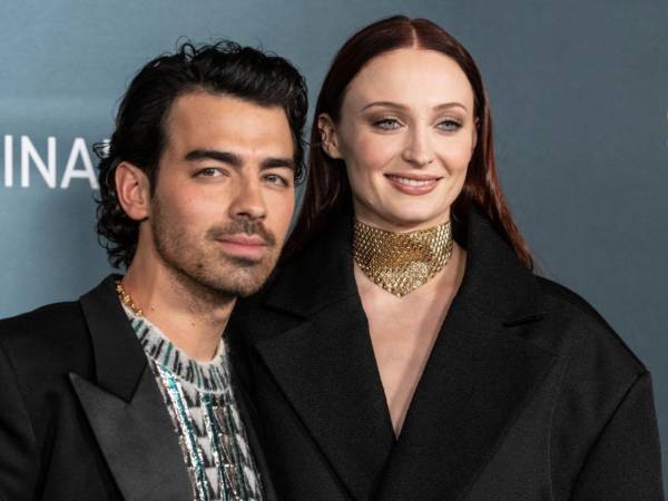 La actriz Sophie Turner, conocida por su participación en Game of Thrones, aseguró que no tiene planes de abandonar el Reino Unido después de haberse instalado nuevamente en Londres tras su divorcio de Joe Jonas.