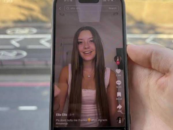Con un puñado de vídeos y desde su habitación, Ellie Ellis ha logrado sumar más de 800.000 seguidores en <u>TikTok </u>en apenas dos semanas, mientras la industria de los 'influencers' trata de encontrar una explicación a cómo esta adolescente británica ha conquistado al algoritmo de las redes sociales.