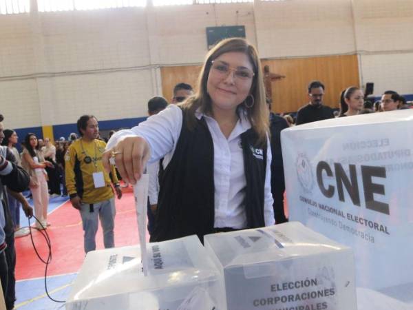 Ana Paola Hall, presidente del CNE, defendió el trabajo que hicieron en las elecciones generales.