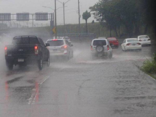 Las autoridades hacen un llamado a tomar precauciones, especialmente en las zonas donde se prevén mayores acumulados de agua, debido al riesgo de deslizamientos o crecidas repentinas.