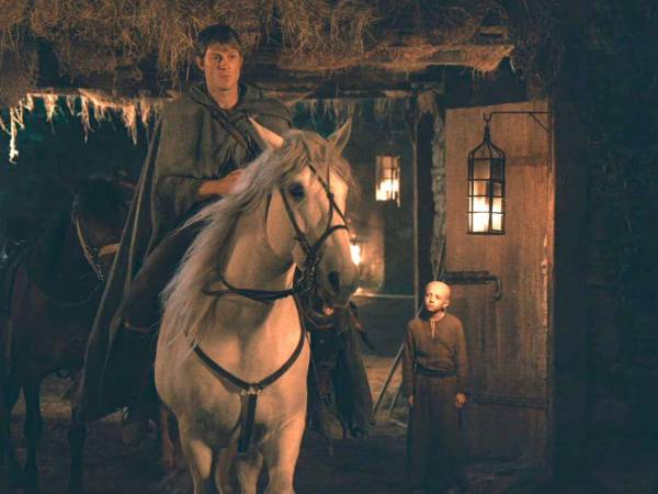 A pesar de que en esta época los dragones no volaban por el cielo de Poniente, la casa Targaryen aún ocupaba el Trono de Hierro, por lo que gobernaban sobre los siete reinos.