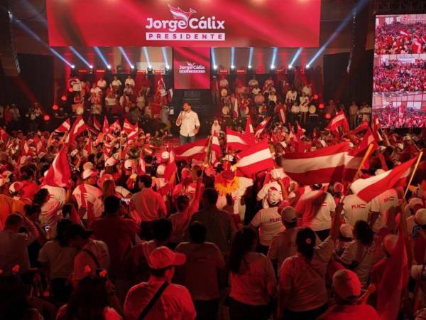 El diputado y precandidato por el movimiento ‘’Juntos por el cambio’’, Jorge Cálix, durante su cierre de campaña en San Pedro Sula.