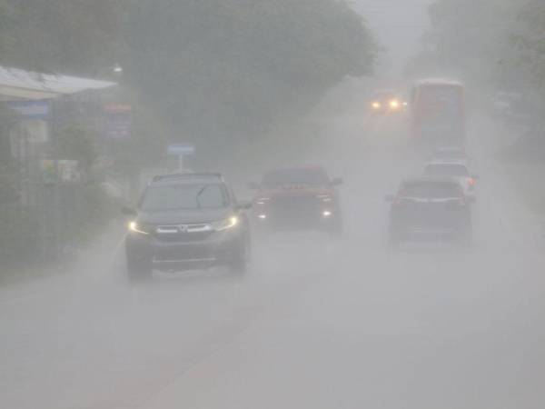 Las lluvias se extenderán durante el lunes y martes, de acuerdo con el pronóstico de Cenaos.