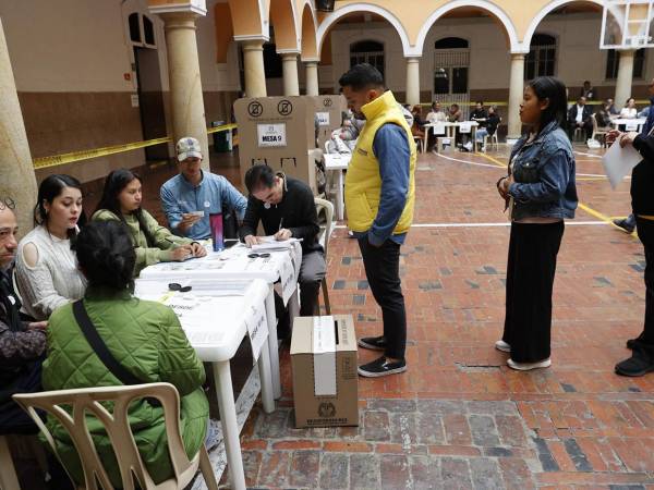 Las elecciones presidenciales de Colombia arrancaron este domingo con la apertura de los colegios electorales para más de 41 millones de ciudadanos que están habilitados para votar en primera vuelta por el sucesor del actual mandatario, Gustavo Petro.