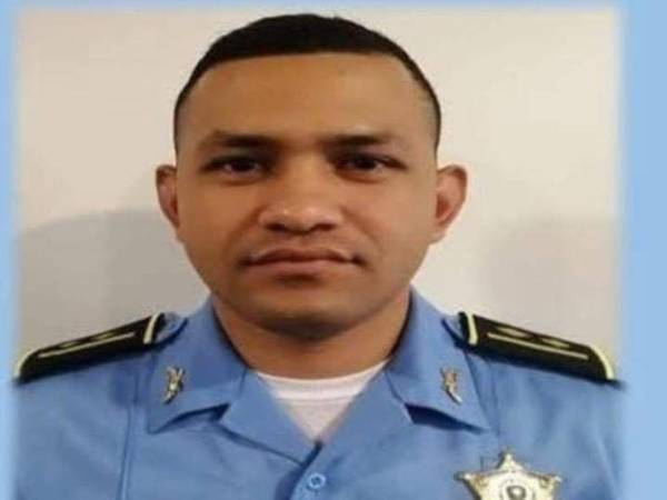 El inspector de la Policía Nacional (PN), Fredy Adrián Contreras Zelaya, perdió la vida la mañana de este martes —18 de noviembre— tras ser brutalmente atacado en una patrulla por desconocidos.