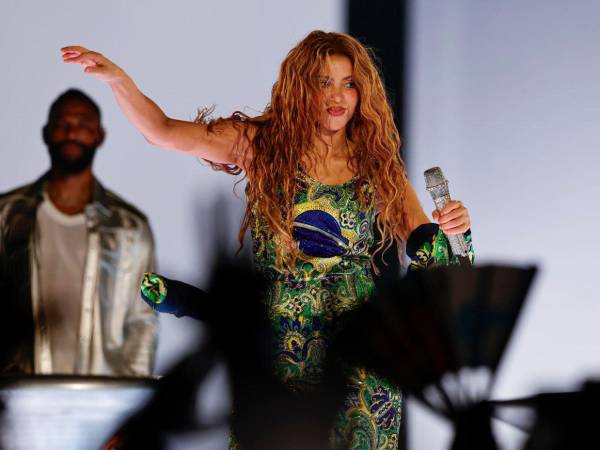 La presentación de Shakira en la playa de Copacabana no solo destacó por su magnitud, sino también por un impactante vestuario diseñado especialmente para el show por el brasileño Dario Mittmann, quien creó una pieza única para el momento más esperado del concierto.