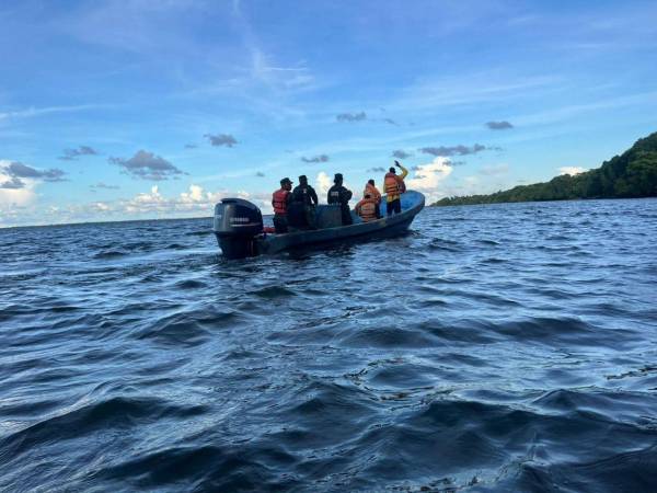 Imagen de referencia de las Fuerzas Armadas recorriendo las costas hondureñas para dar seguridad a los turistas.
