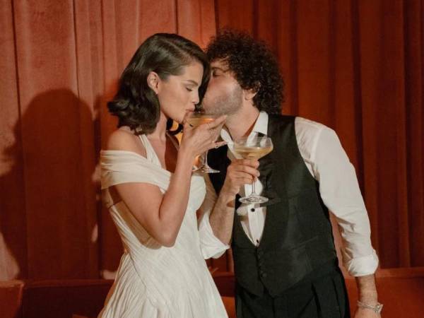 En medio de la discreción que ha caracterizado su relación, la reciente boda de Selena Gómez y Benny Blanco vuelve a ser tema de conversación tras la filtración de los supuestos detalles del acuerdo prenupcial que ambos habrían firmado antes del enlace.