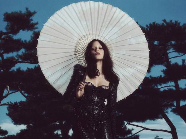 La actriz estadounidense Jenna Ortega aseguró que la Inteligencia Artificial no puede sustituir la creación humana en el cine, ya que hay un extraño encanto en el ser humano que la tecnología no logra replicar.