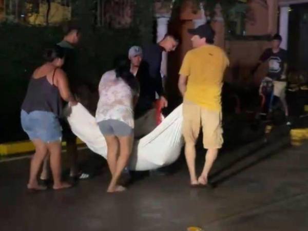 Con su bicicleta destruida a un lado, un ciclista perdió la vida durante la noche del jueves —25 de diciembre—, tras ser embestido por un vehículo que conducía en exceso de velocidad. Aquí los detalles.