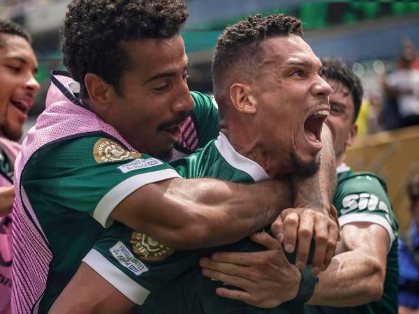 Así celebró Paulinho tras marcar el gol de la clasificación.