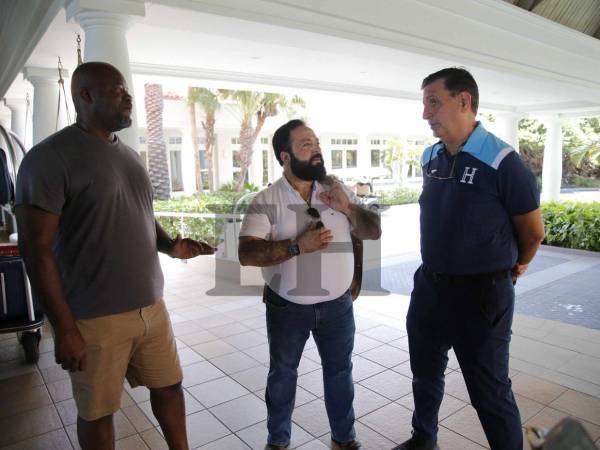 Luis Redondo al llegar al hotel de concentración de la Selección Nacional.