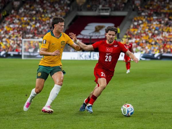 El resultado sitúa a Australia con tres puntos, igualada con EE.UU., tras la primera jornada del Grupo D, mientras que Turquía queda obligada a reaccionar en el partido que disputará el viernes contra Paraguay.