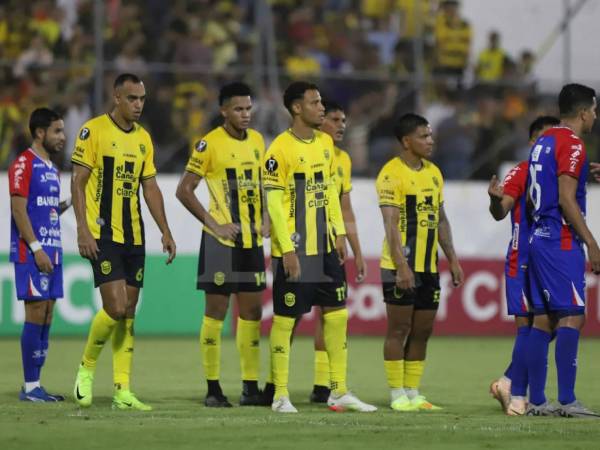 Real España sufrió en San Pedro Sula y logró rescatar un empate.