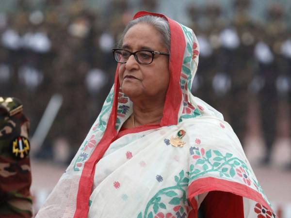 El Tribunal Internacional de Crímenes de Bangladés (ICT, por sus siglas en inglés) condenó este lunes a pena de muerte a la ex primera ministra Sheikh Hasina por considerarla culpable de crímenes de lesa humanidad durante la represión de las protestas de 2024, que culminaron con su dimisión e huida a la India.