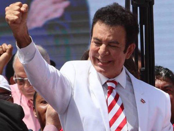 El candidato liberal cierra su campaña Houston culminando sus giras políticas en el exterior, luego de una gira por Europa en busca de alianzas económicas.