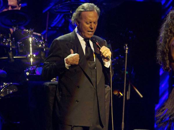 Dos exempleadas denunciaron presuntas agresiones sexuales de Julio Iglesias en 2021.