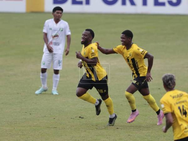 Imágenes del desarrollo del partido.