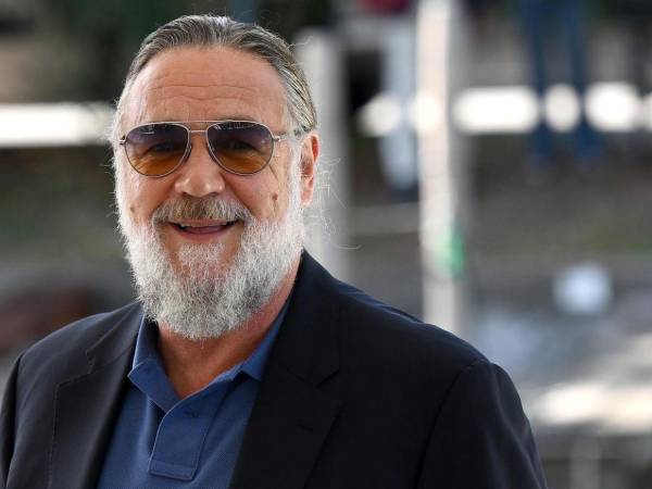 El actor y director australiano Russell Crowe a su llegada a la playa de Lido para asistir al Festival de Cine de Venecia este viernes en Venecia, Italia.