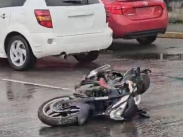 El motociclista se trasladaba a su lugar de trabajo cuando se registró el accidente vial.