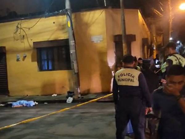En la lamentable escena se escuchaban los gritos desgarradores del hombre que clamaba por la joven.