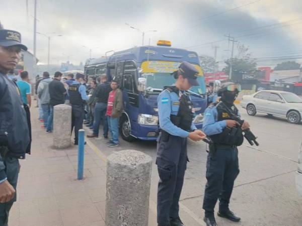 Las autoridades realizaron operativos en las unidades de transporte público del bulevar Suyapa de Tegucigalpa.