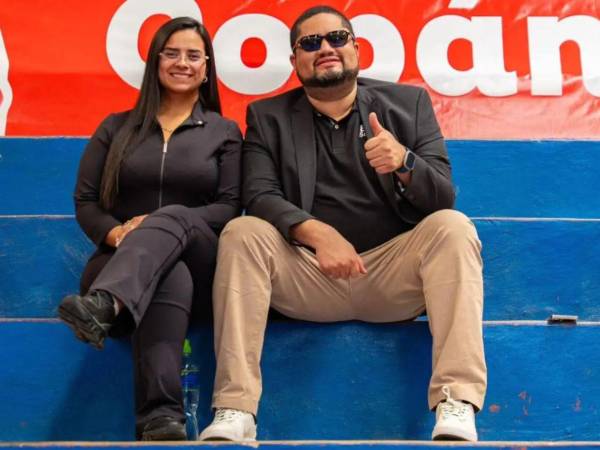 Isis Cuéllar, diputada de Libre, y José Carlos Cardona, exministro de Sedesol, ambos involucrados en caso de corrupción denominado chequesol.