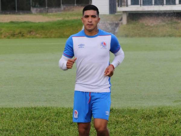 Michaell Chirinos podría tener minutos con el Olimpia ante Génesis FC.