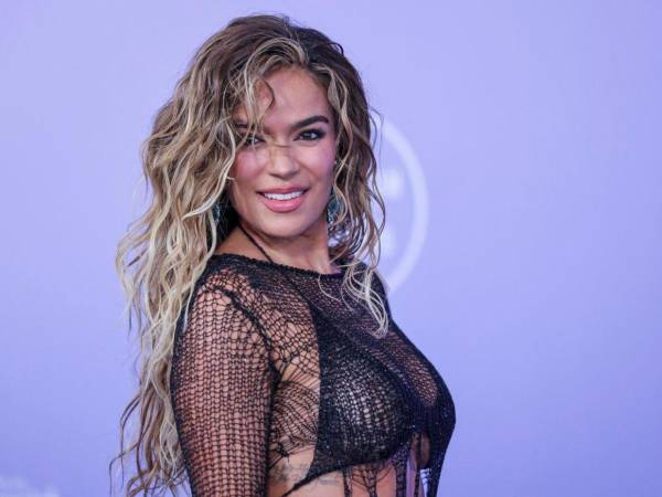 'No me arrepiento de sentir tanto' es el nombre del nuevo disco de estudio de la cantante colombiana Karol G, cuyo lanzamiento será el 7 de agosto.
