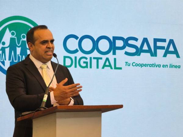 MSc Roberto Ortega, Gerente General de Cooperativa Sagrada Familia, reafirma la importancia de la innovación digital para hacer transacciones financieras.