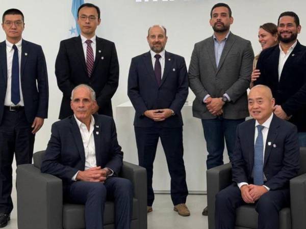 Nasry Asfura estuvo en Houston, Texas, coordinando la compra de este equipo médico.