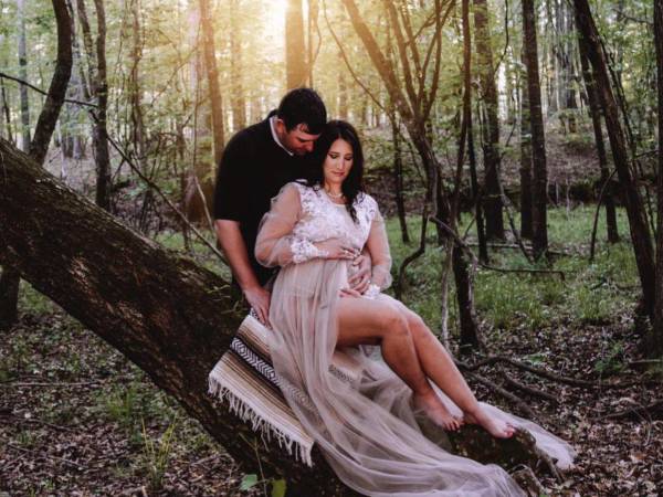 Un jurado del condado de Hamilton, en Ohio, ordenó a la empresa Total Quality Logistics pagar una indemnización de 22.5 millones de dólares a una mujer que perdió a su hija recién nacida, tras determinar responsabilidad en un caso de homicidio culposo vinculado a condiciones laborales durante un embarazo de alto riesgo.