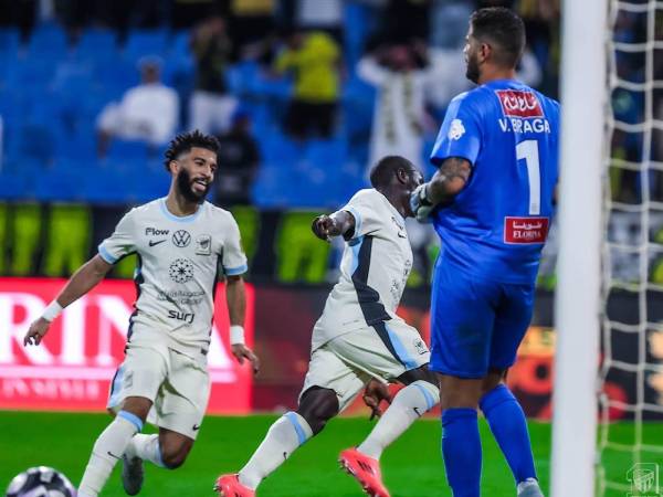 Deiby Flores fue titular en el partido.