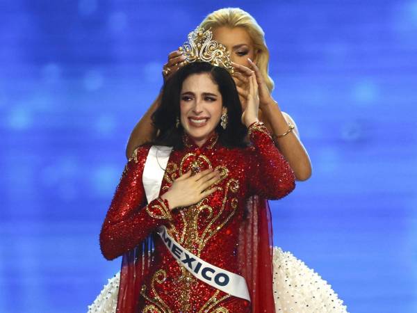 La mexicana Fátima Bosch ganó el título de Miss Universo en Tailandia tras una edición marcada por varias polémicas, entre ellas una que involucró a la propia ganadora, ahora objeto de acusaciones de un supuesto fraude en su elección.