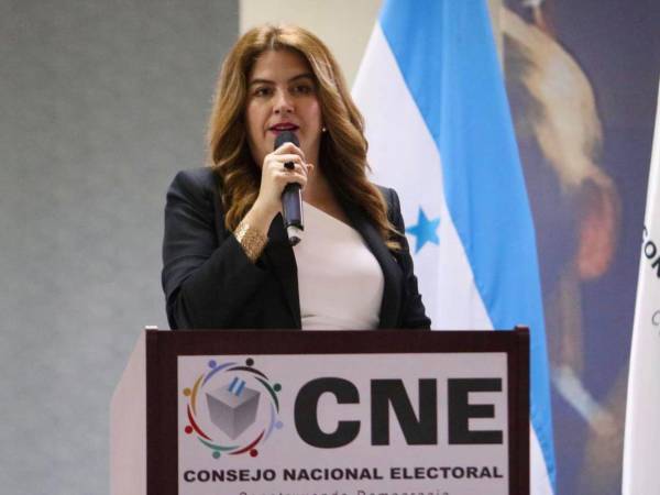 Cossette López hizo el anuncio luego que este día se efectuara una reunión en el CNE.