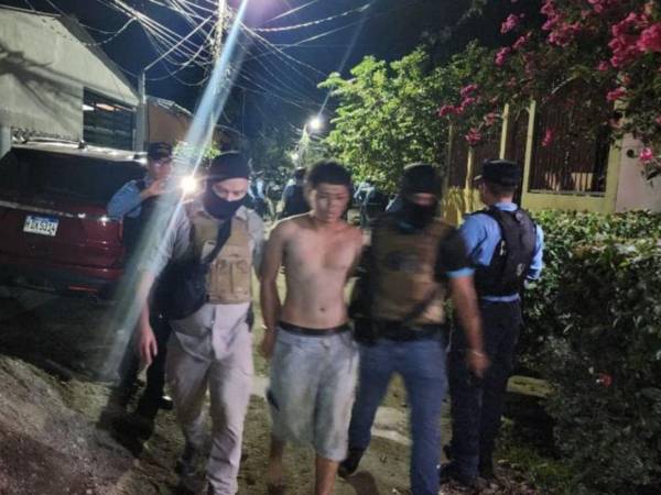 Los presuntos pandilleros fueron detenidos horas después del enfrentamiento donde murió un elemento de la Policía Nacional.