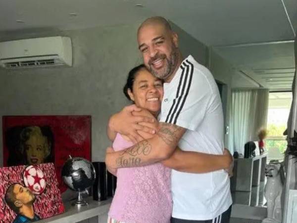 Adriano no ha soportado lo que le han hecho a su madre a través de un teléfono y ha dejado un video en sus redes sociales en donde se mostró molesto por lo ocurrido