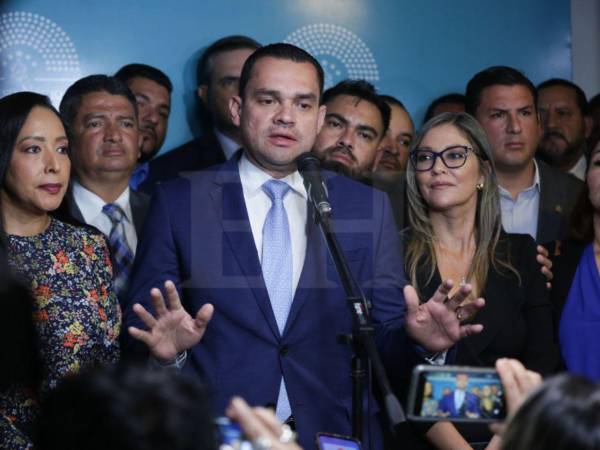 Zambrano condenó que Libre está tomando medidas extremas para buscar quedarse con la presidencia del país, extorsionando a sus líderes políticos.