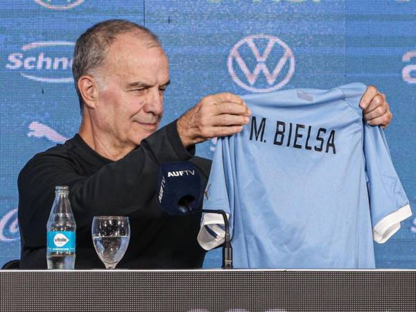 La unión Marcelo Bielsa-Uruguay comenzó en mayo de 2023 previo a la Copa América 2024, las eliminatorias sudamericanas y el Mundial 2026, con el objetivo de mejor el rendimiento de la escuadra charrúa en las diferentes competiciones de selecciones.